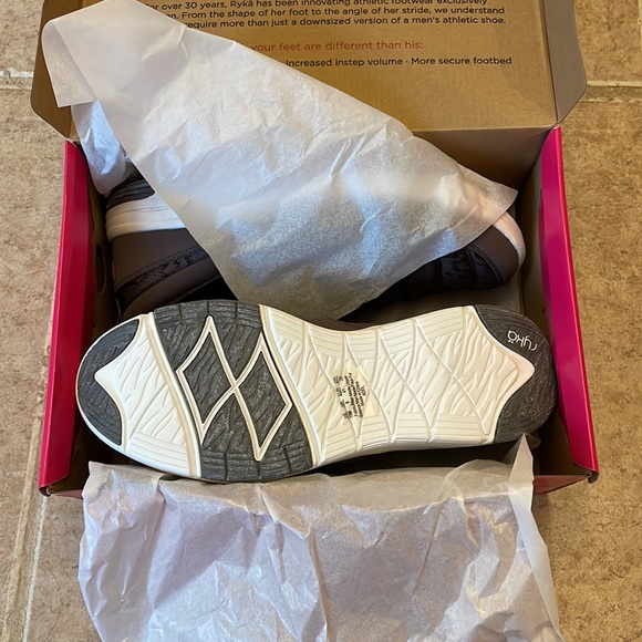 Slip ons - Picture 3 of 5